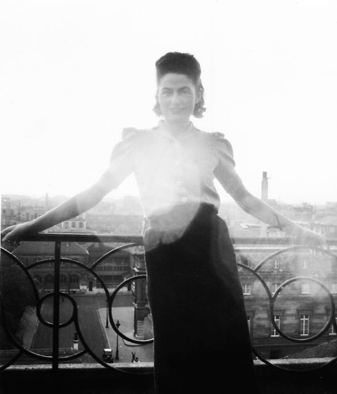 De Artibus Sequanis, les arts en Franche-Comté, Alice Rahon sur la terrasse, rue Boulard, 1938