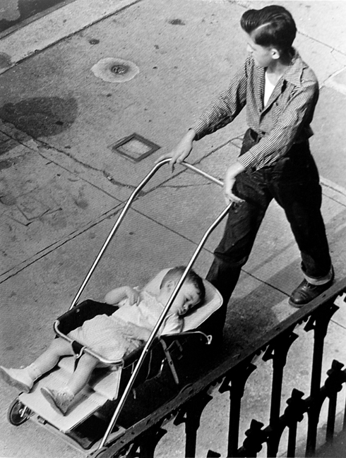 François Tuefferd, Garçon à la poussette, New York, 1952