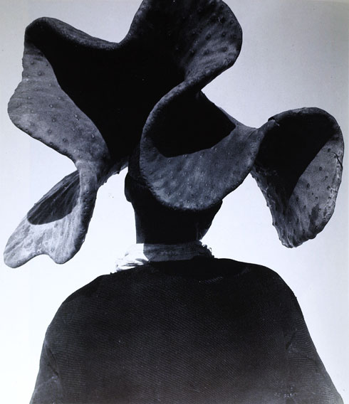 François Tuefferd, Passant devant un cactus, Hammamet, Tunisie, 1948